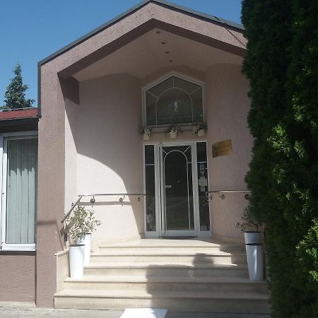 B&B Vila Bela Ruza 斯雷姆斯卡米特罗维察 外观 照片