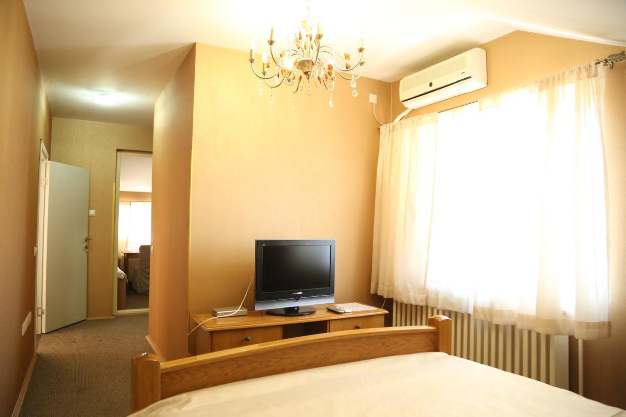 B&B Vila Bela Ruza 斯雷姆斯卡米特罗维察 外观 照片