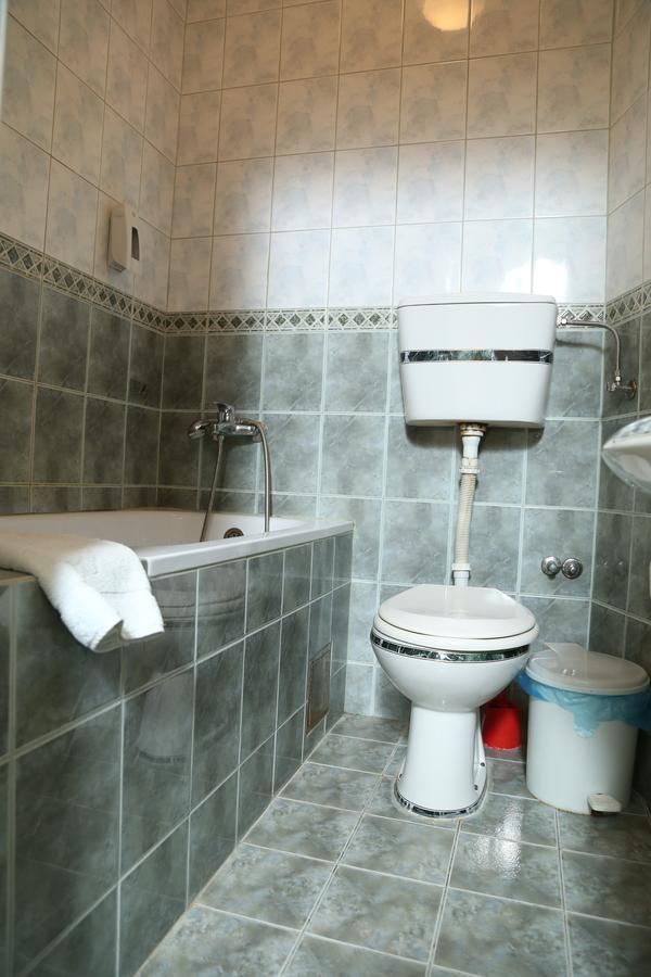 B&B Vila Bela Ruza 斯雷姆斯卡米特罗维察 外观 照片