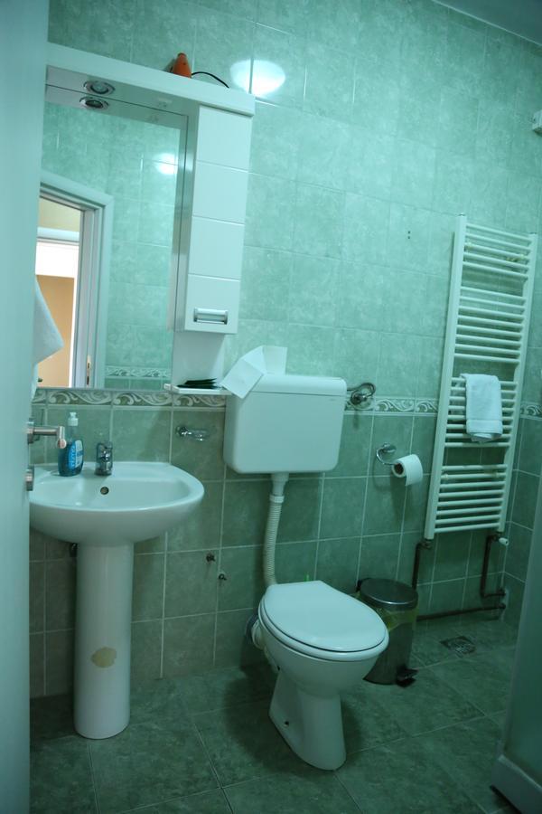B&B Vila Bela Ruza 斯雷姆斯卡米特罗维察 外观 照片