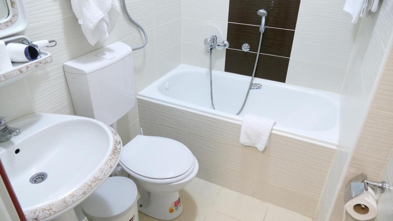 B&B Vila Bela Ruza 斯雷姆斯卡米特罗维察 外观 照片